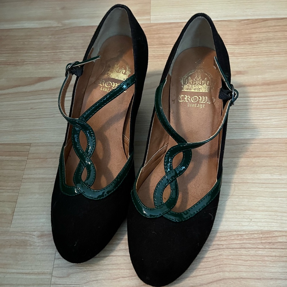 Crown Vintage Suede Black and Green Heels